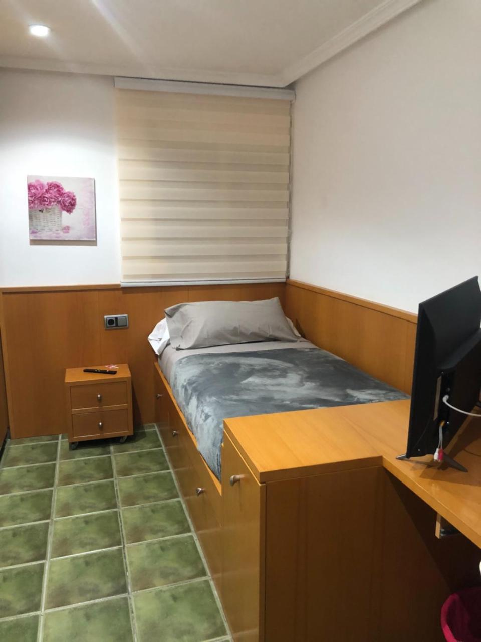 Private Rooms - Airport Sant Boi de Llobregat Esterno foto