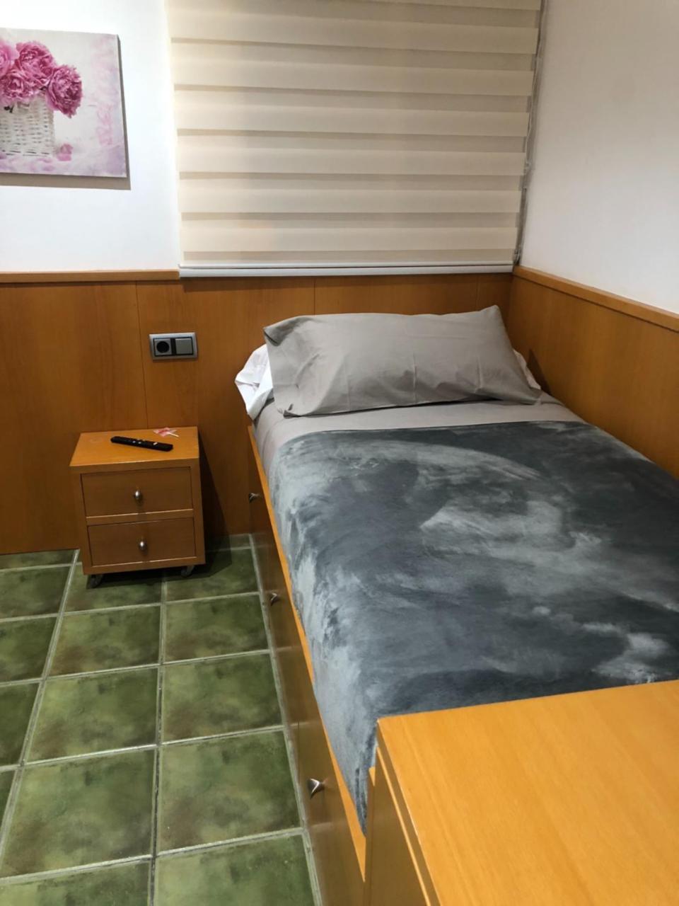 Private Rooms - Airport Sant Boi de Llobregat Esterno foto