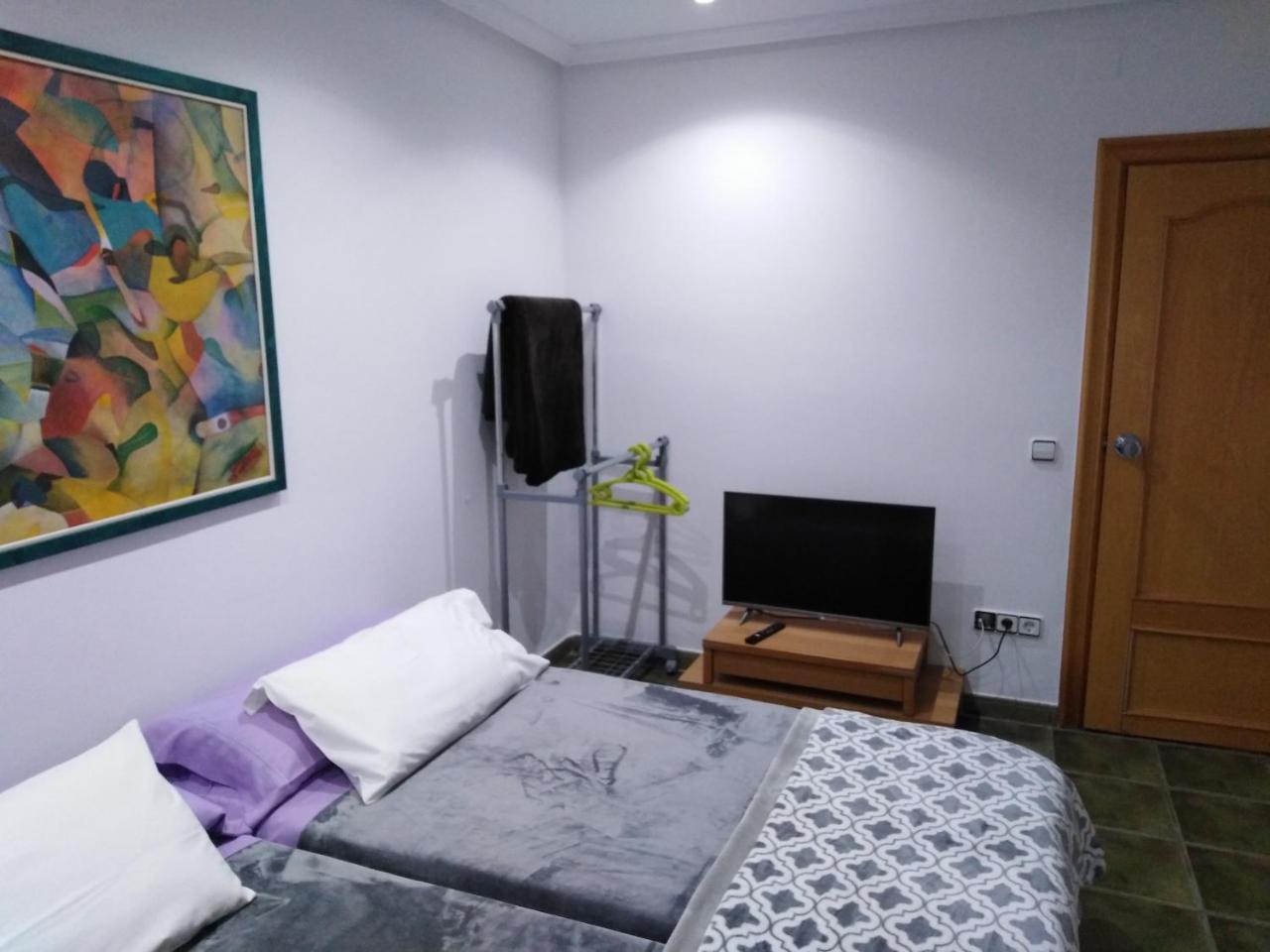 Private Rooms - Airport Sant Boi de Llobregat Esterno foto