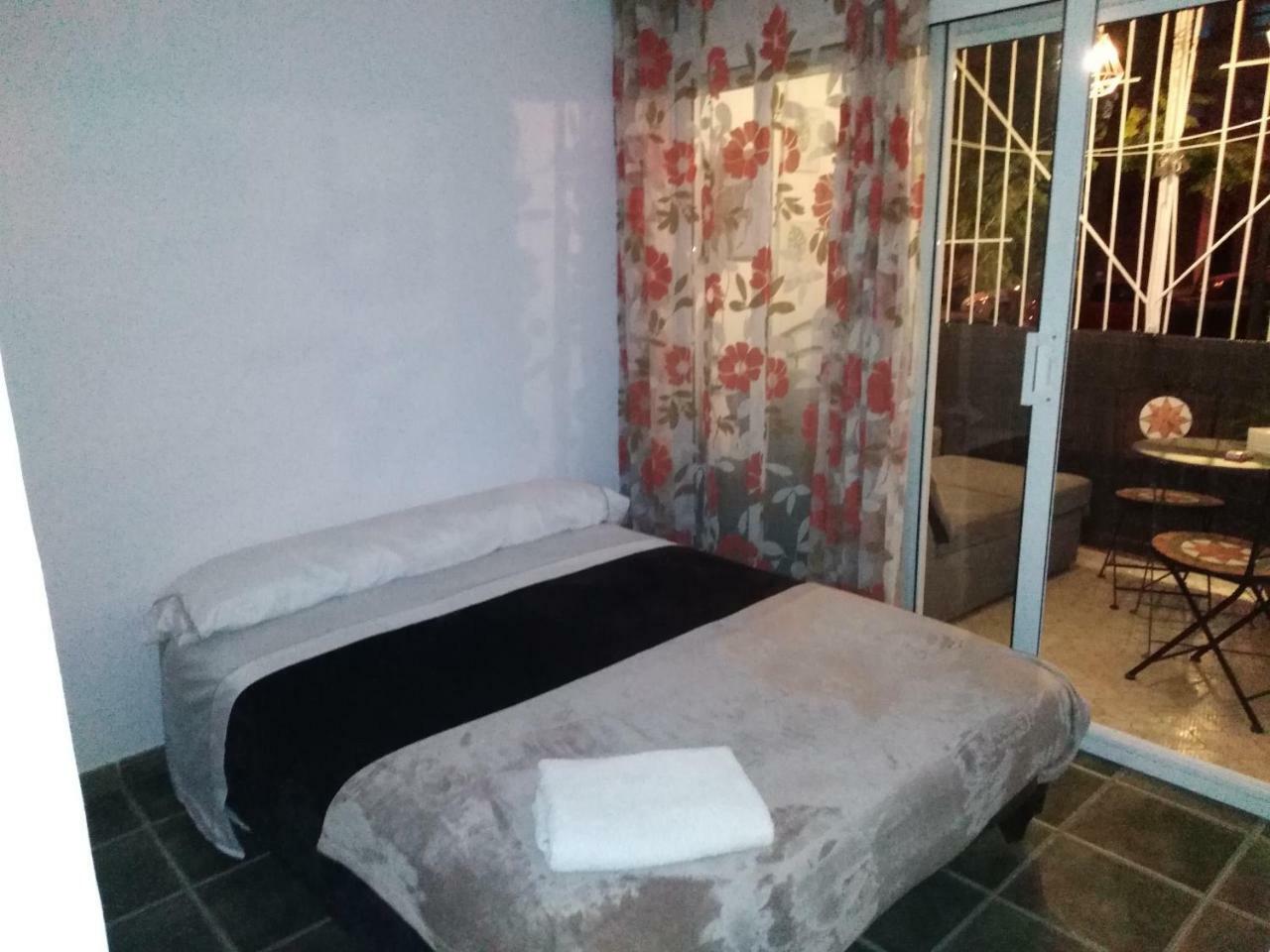 Private Rooms - Airport Sant Boi de Llobregat Esterno foto