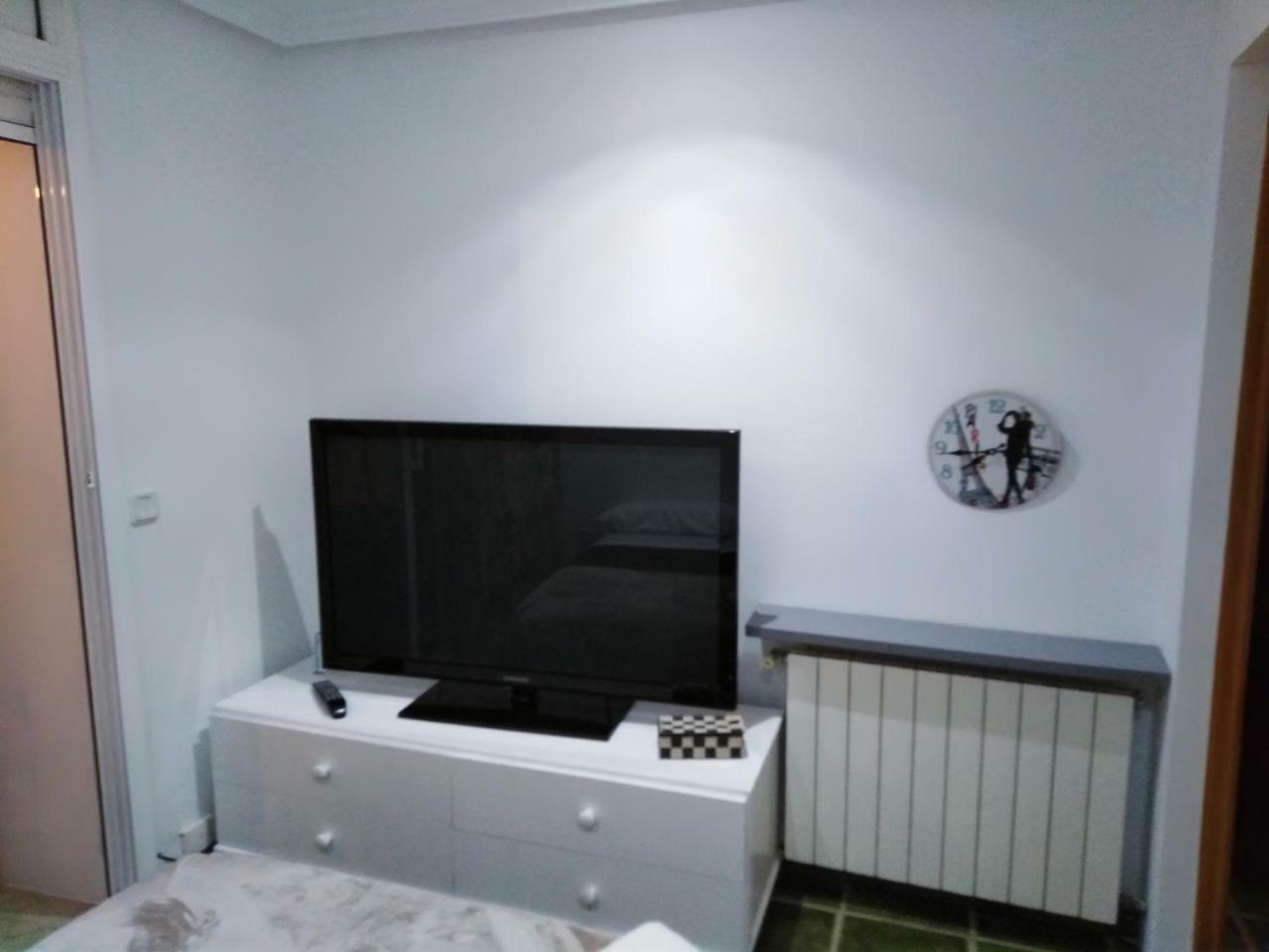 Private Rooms - Airport Sant Boi de Llobregat Esterno foto